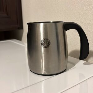 STARBUCKS Coffee 2006 16 oz
Stainless Steel Creamer Milk Frothing Pitcher.
